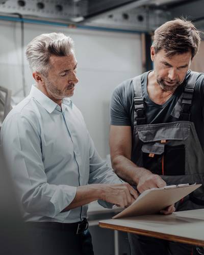 Zwei Männer im Gepräch