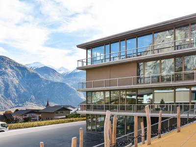 Basisschool in Chamoson, VENTOSOL verticale zonwering